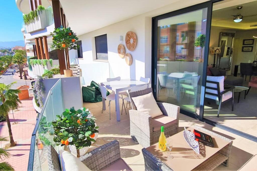 Lujoso Apartamento Nuevo Playa Centro Estepona Exterior foto